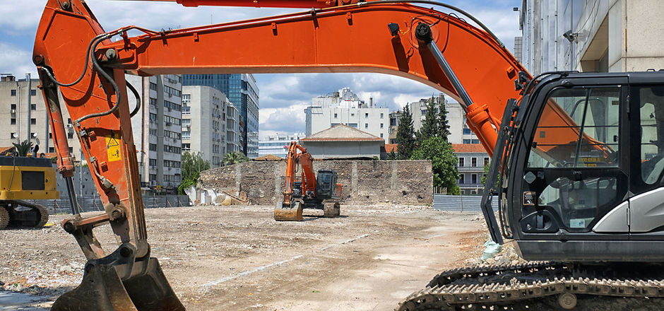 İnşaat Alanında Kepçeler