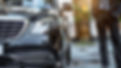 Voiture de luxe et homme d'affaires