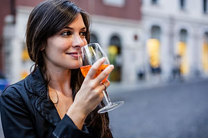 Donna con spritz