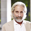 Homme avec une barbe