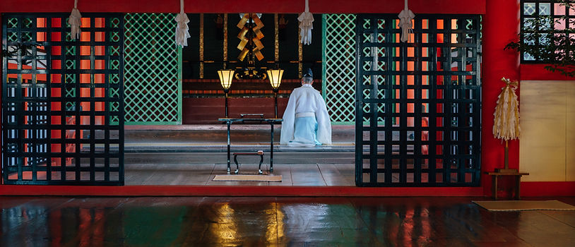神社で祝詞を唱える