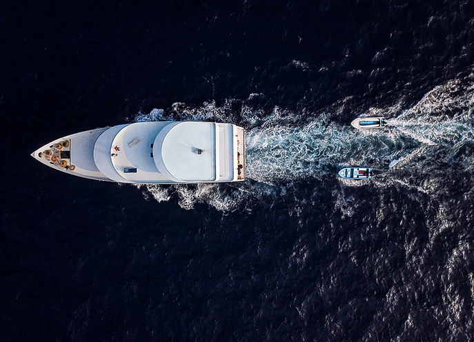 Un yacht en mer