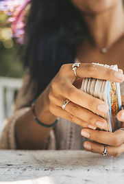 Mélanger les cartes de tarot