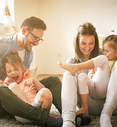 Famille qui joue