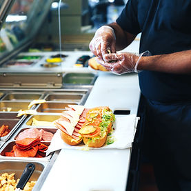 Préparation de sandwichs au comptoir : convention collective de la restauration rapide (IDCC 1501)