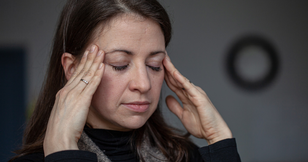 A person using slow breathing to calm their nervous system, illustrating how stress influences persistent pain.