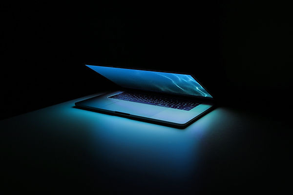 半開筆記型電腦