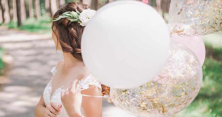 Mariée avec des ballons