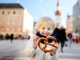 How to Dress Kids for Cold Mornings and Warmer Afternoons This Season