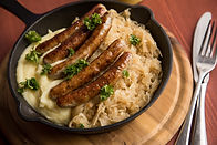 Würstchen mit Sauerkraut