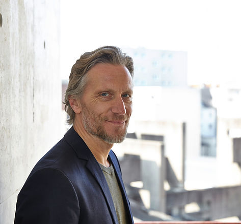 Sourire homme d'âge mûr