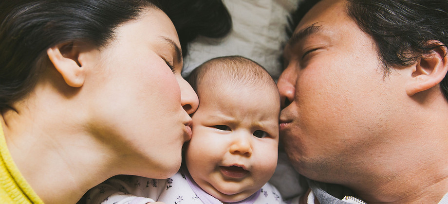 Kissng the Newborn