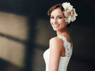 sposa truccata con la tecnica base blindata