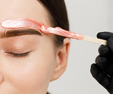 Épilation des sourcils