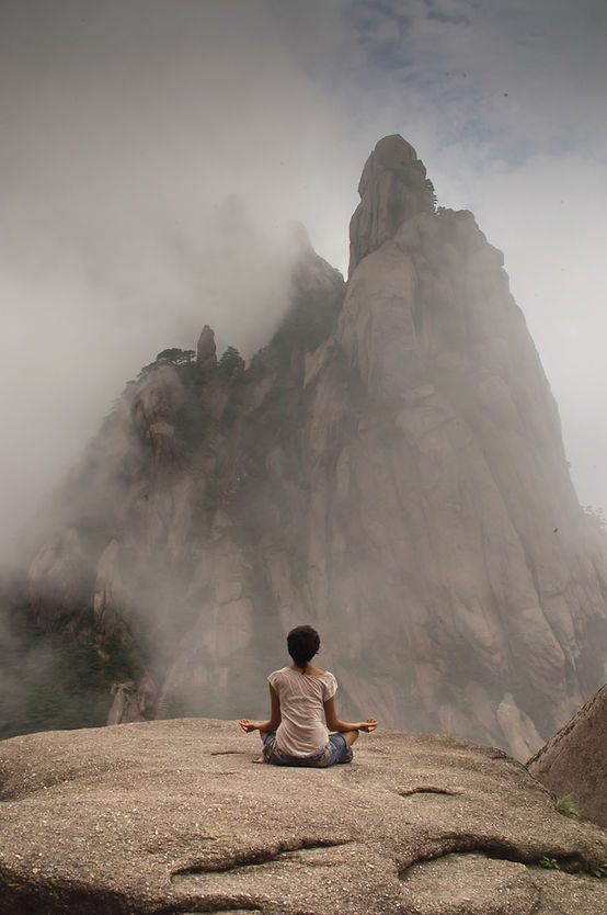 Meditação na névoa da montanha