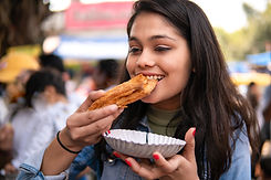 पेस्ट्री खाना