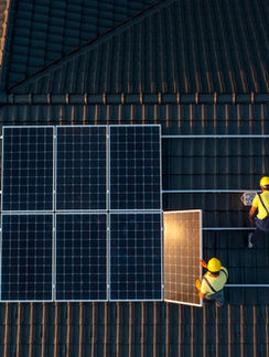 Microinversor vs inversor string: qual tecnologia realmente entrega mais valor na energia solar?