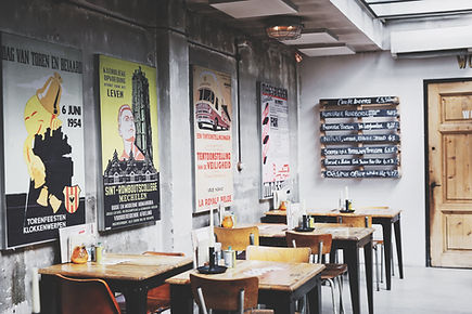โปสเตอร์ในผนังร้านอาหาร