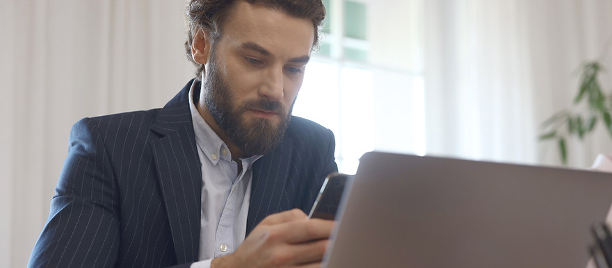 El hombre de negocios joven