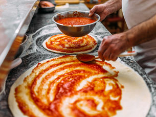 Den perfekte pizza sausen: Lag din egen tomatsaus til pizza