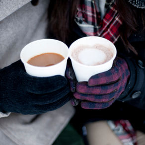 cold hands holding warm mug