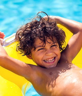 Heureux garçon Floatie