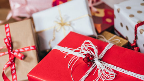 GIFT WRAPPING TIPS AND TRICKS