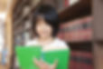 読書をする少女
