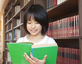 読書をする少女