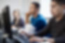 Étudiants en classe d’informatique