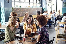Sitzen in einem Café