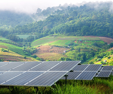 Paneles solares en las montaƱas