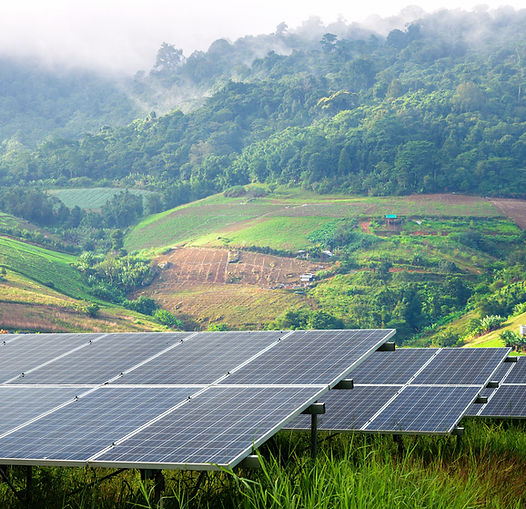 Painéis solares nas montanhas