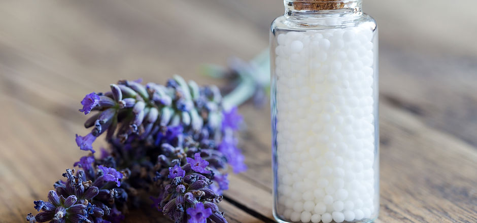Flaschen homöopathischer Pillen