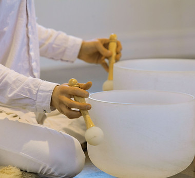 Jouer aux boules chantantes en cristal