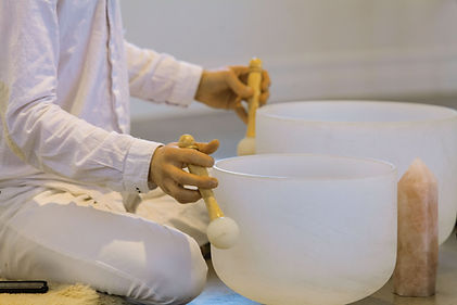 Jouer aux boules chantantes en cristal