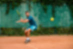 Terrain de tennis en terre battue