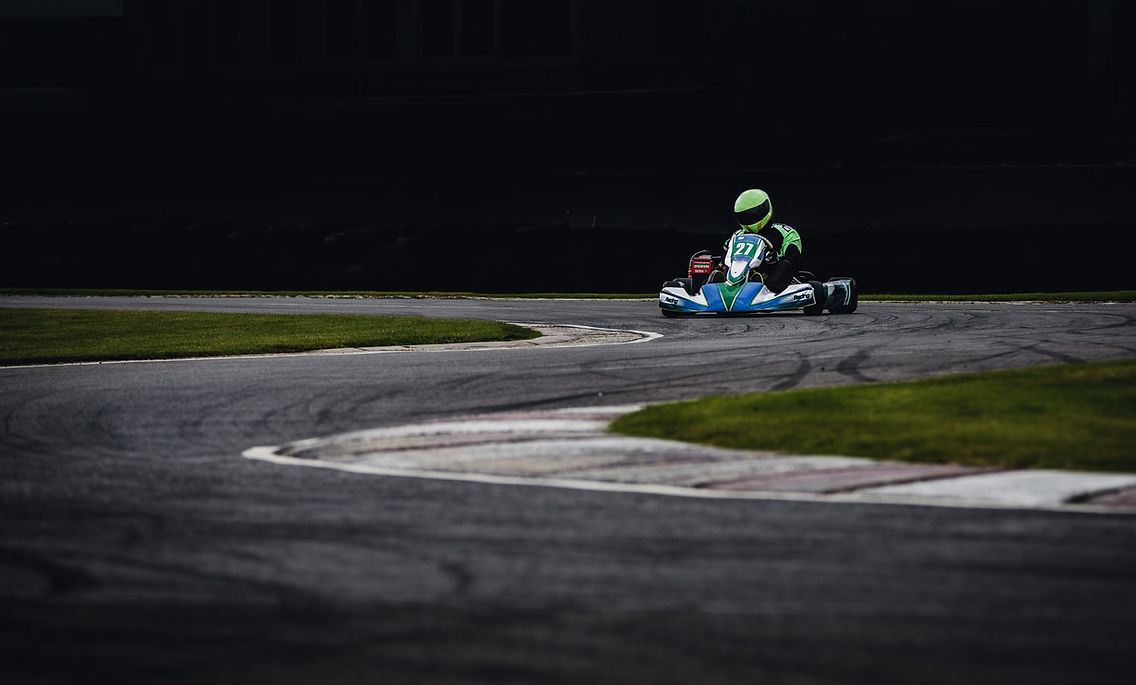 Vai o piloto do kart