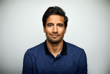 Headshot des mittleren erwachsenen Mannes