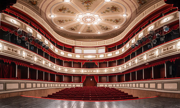 No teatro