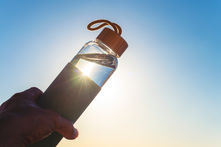 Mýtus 65 — Když jsou vedra, musím pít jen spoustu čisté vody