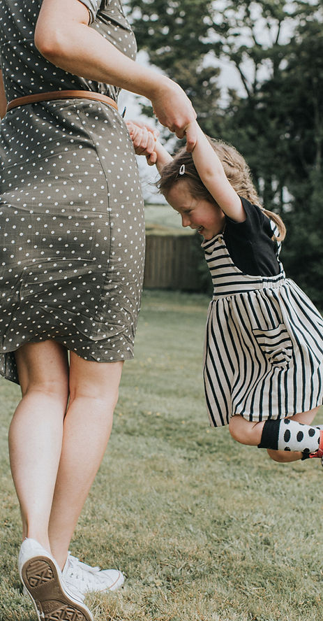 madre e hija juguetonas