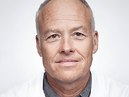 Médico masculino sênior
