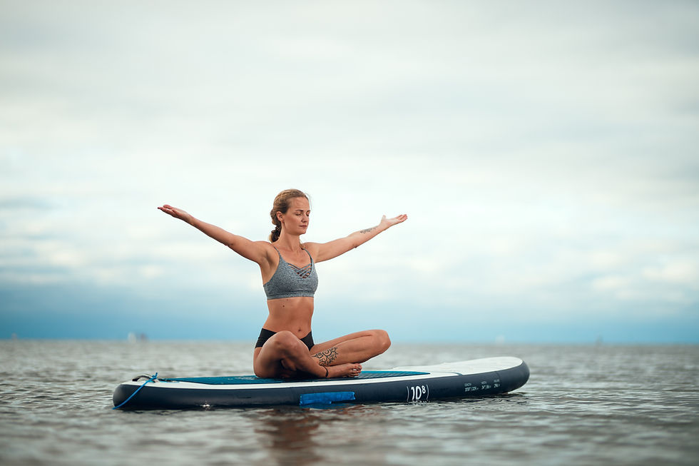 Yoga auf dem Paddleboard