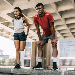 La Personnalisation des Vêtements de Sport : Une Stratégie Marketing Gagnante pour les Associations et Particuliers