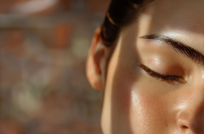 Gros plan sur le visage d'une femme