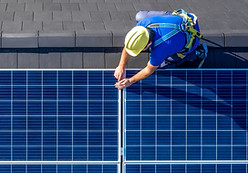 Technicien en panneaux solaires