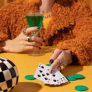 DECISION MAKING - Think like a Poker player