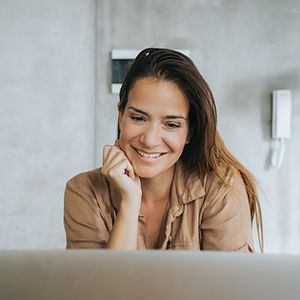 Psicologa feliz de haberse hecho parte de Bliss y de haber encontrado una plataforma que le permite generar una cantidad importante de nuevos pacientes y gestionarlos en forma totalmente automática sin ningún costo para ella