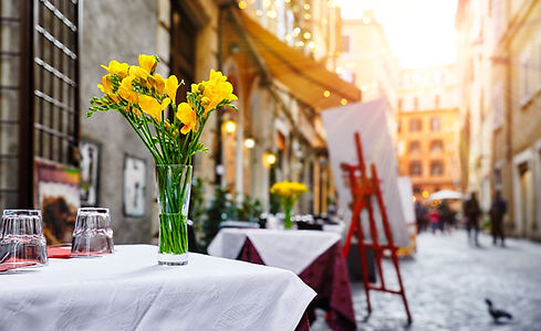 Tisch mit Blumen